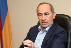Kocharyans Klaps auf den Kopf Sargsyan
